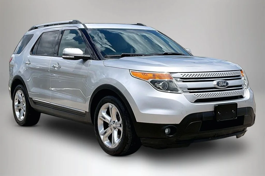 Used 2013 Silver Ford Limited image 1