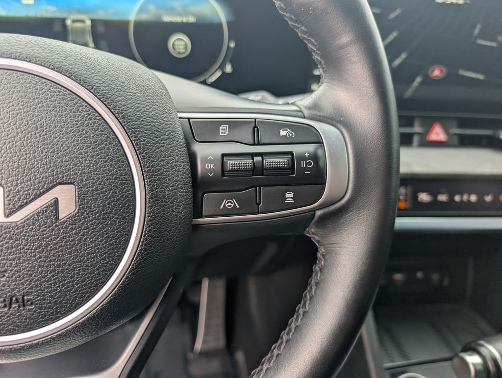 Used 2024 Black Kia X-Pro Prestige image 25