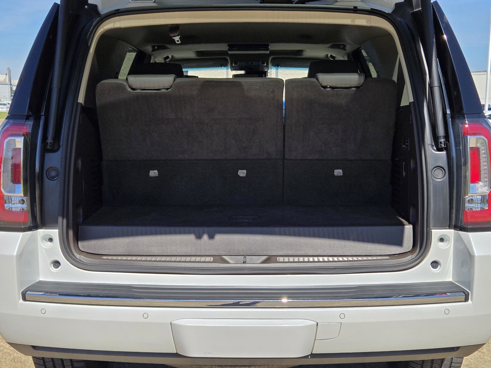 Used 2017 White Frost Tricoat GMC Denali image 12