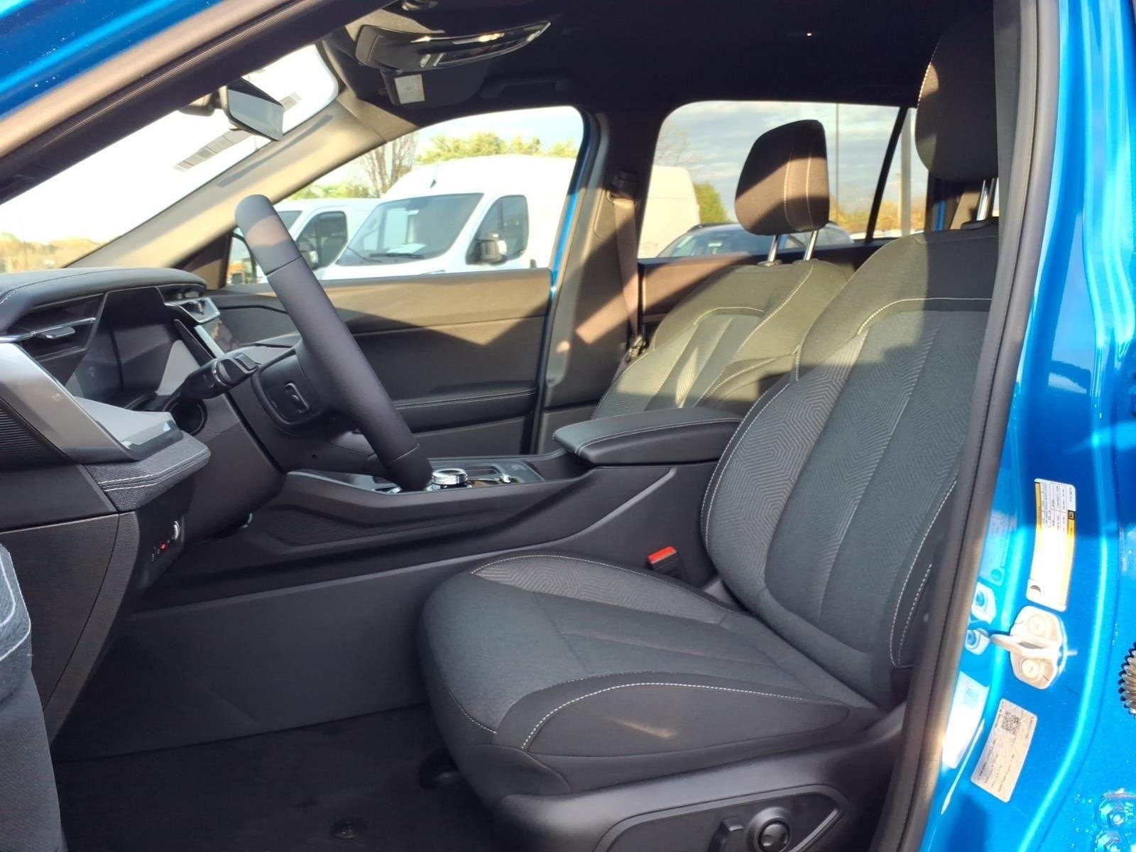 New 2026 Hydro Blue Pearl-Coat Exterior Paint Jeep Laredo image 18