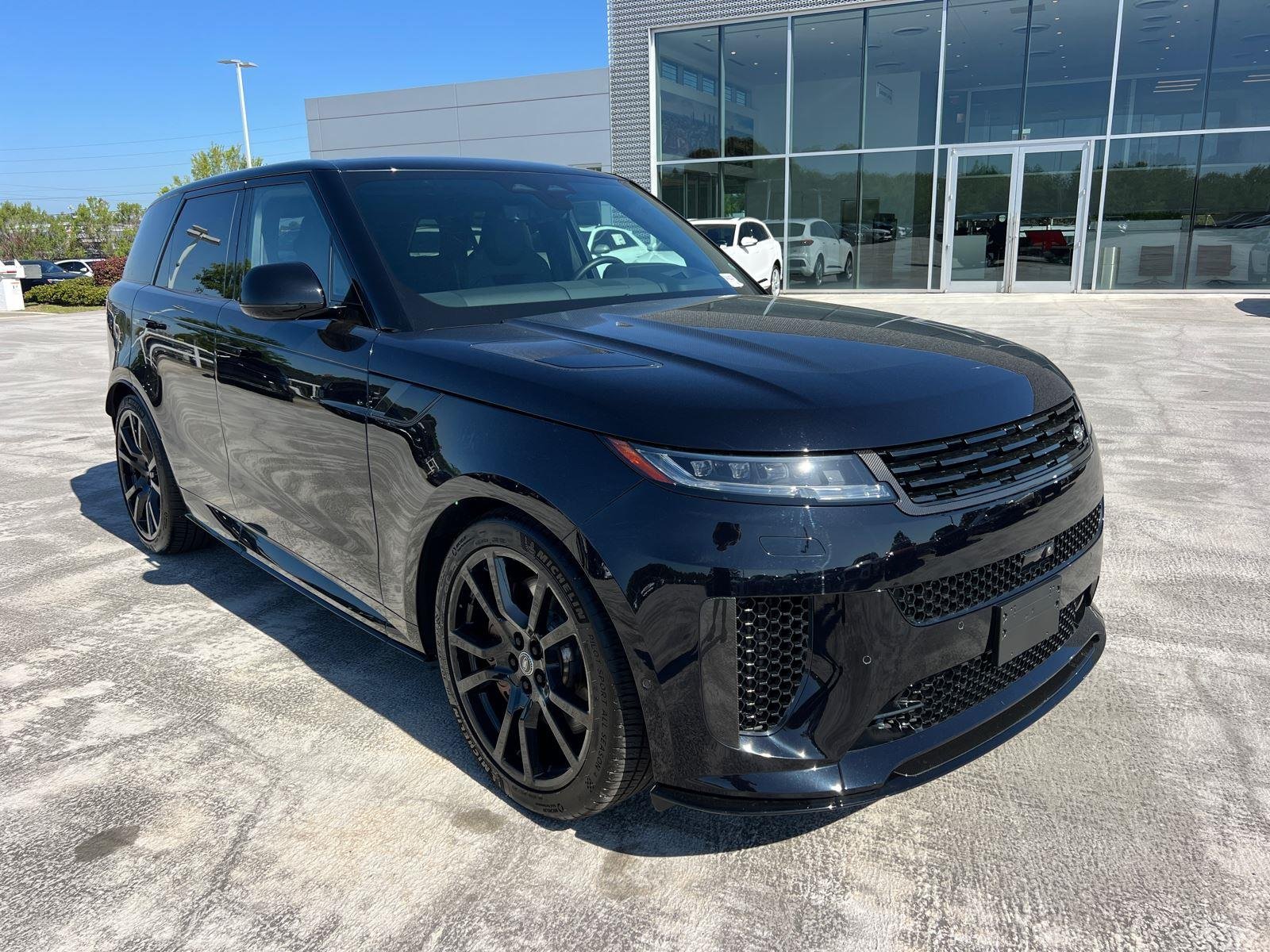 Used 2025  Land Rover SV Edition Two image 3