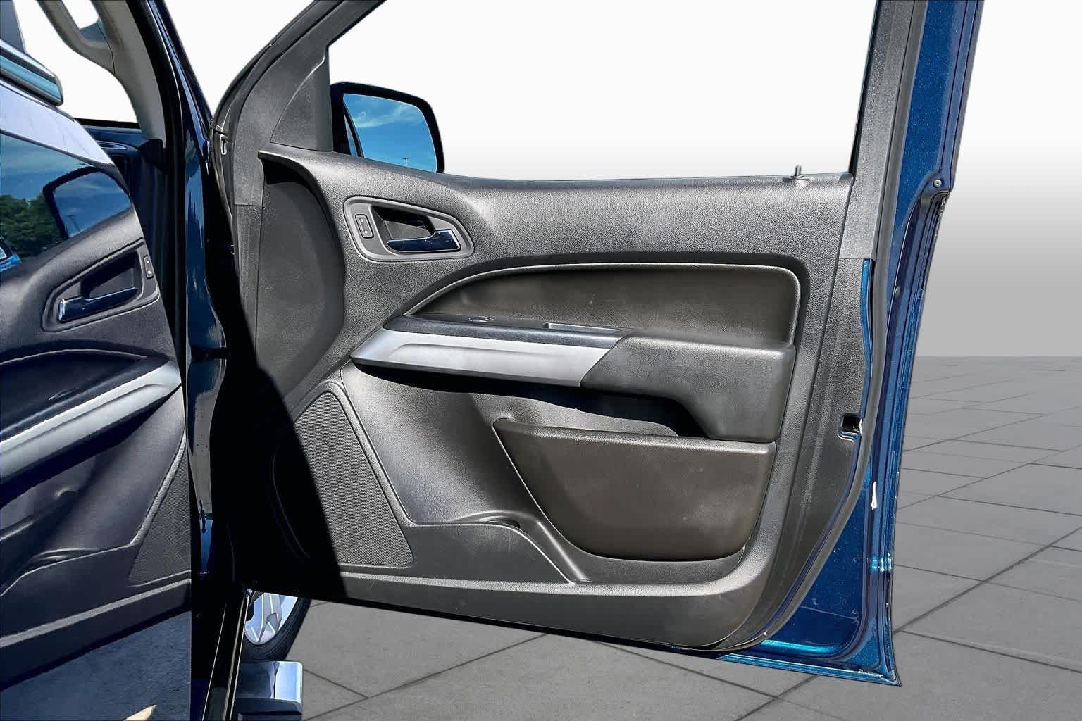 Used 2020 Pacific Blue Metallic Chevrolet 2WD LT image 22