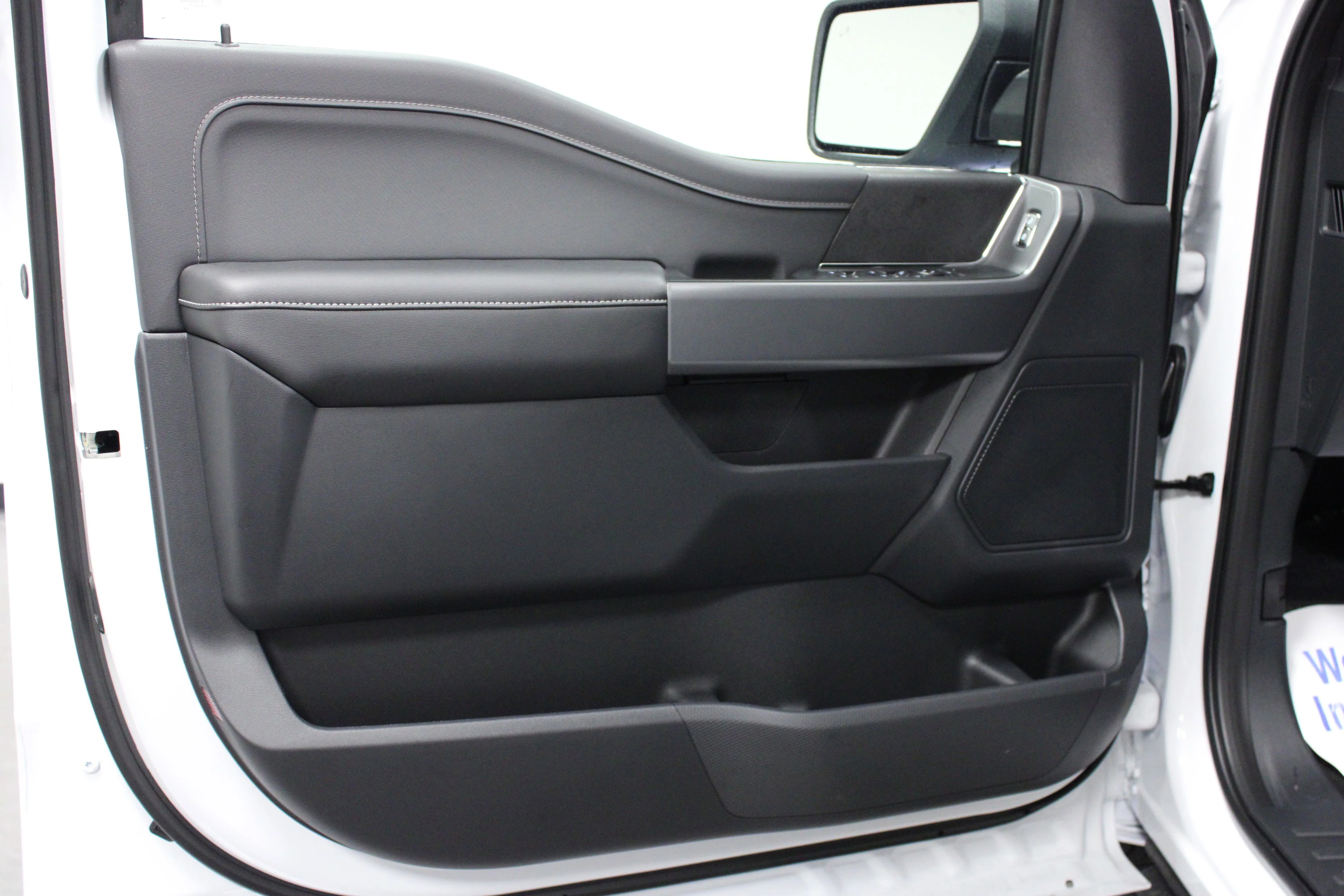 New 2026 Oxford White Ford XLT image 11