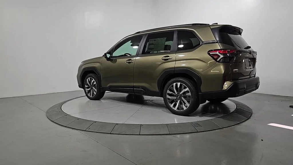 New 2026 AUTUMN GREEN METALLIC Subaru Touring image 3