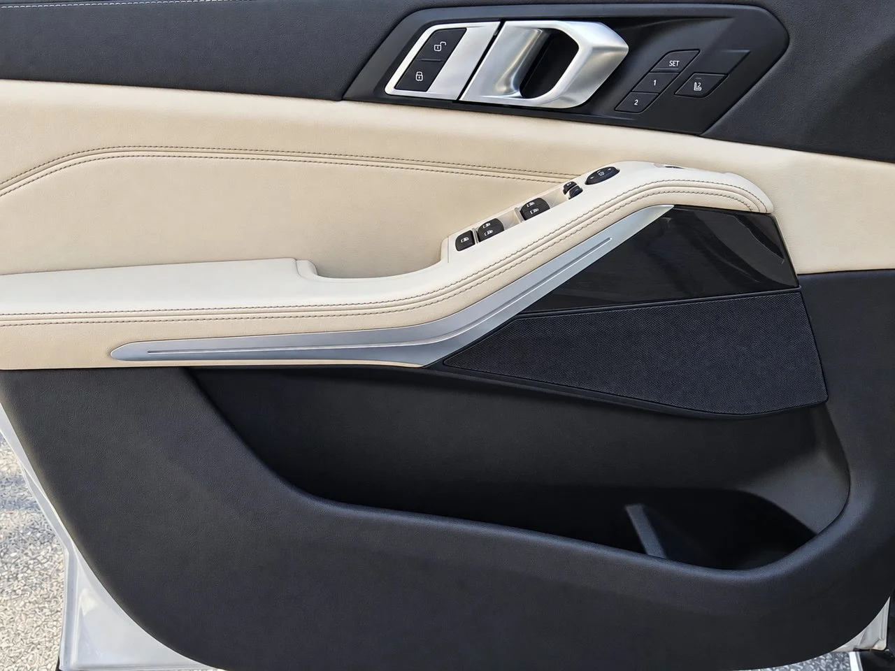 Used 2022 Mineral White Metallic BMW xDrive40i image 12