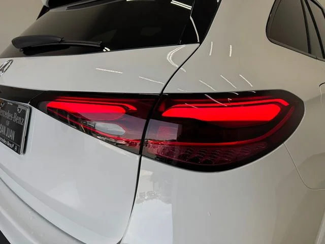 New 2027 White Mercedes-Benz GLC 300 image 35