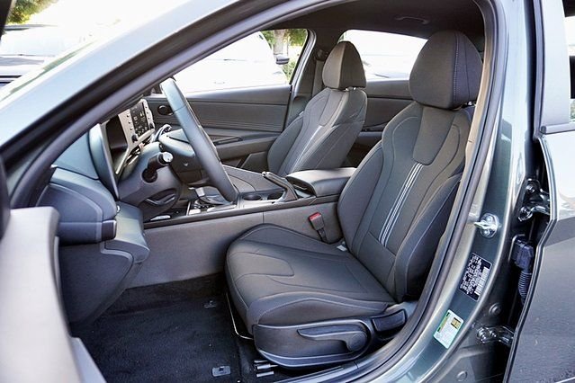 Used 2026 Gray Hyundai SEL Sport image 13