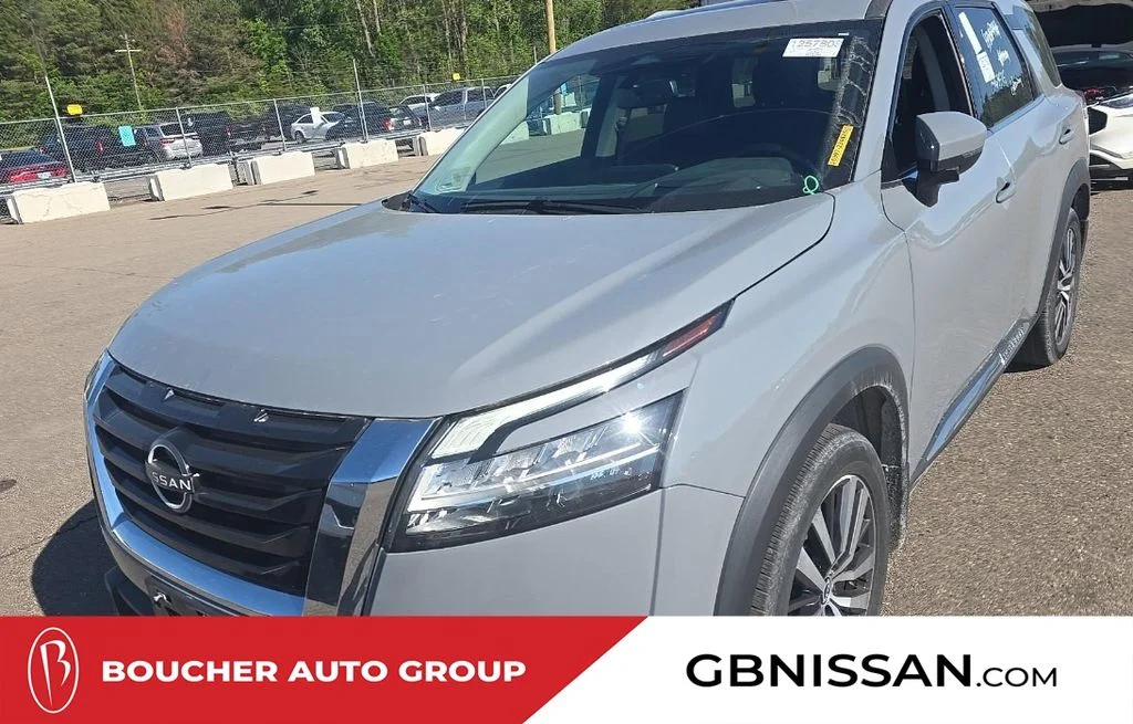 2022 Nissan Pathfinder Platinum 4WD's photo