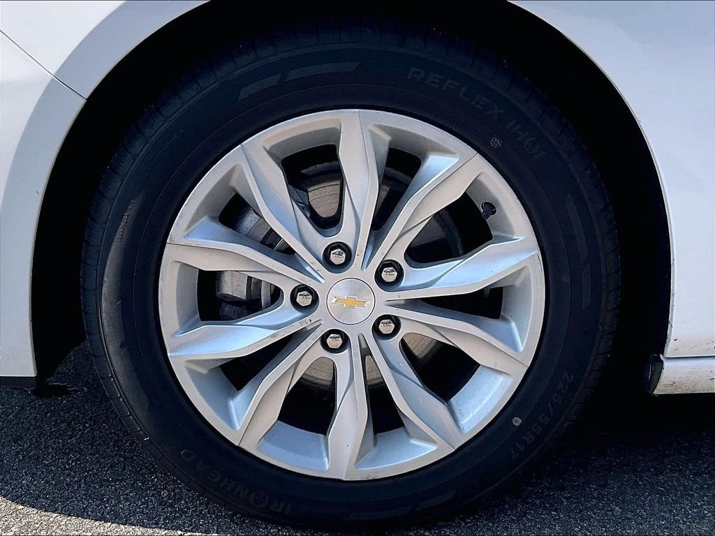 Used 2024 Summit White Chevrolet LT image 7