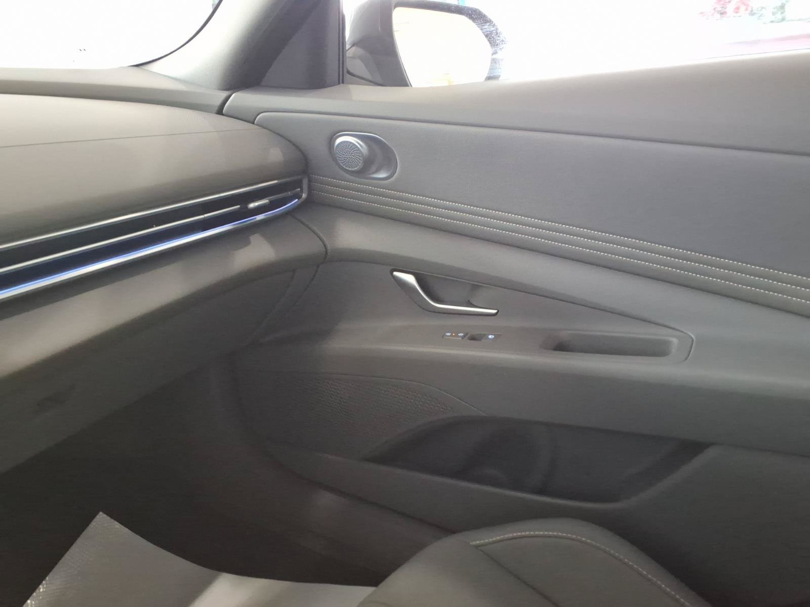 Certified Used 2024 Amazon Gray Hyundai SEL image 27