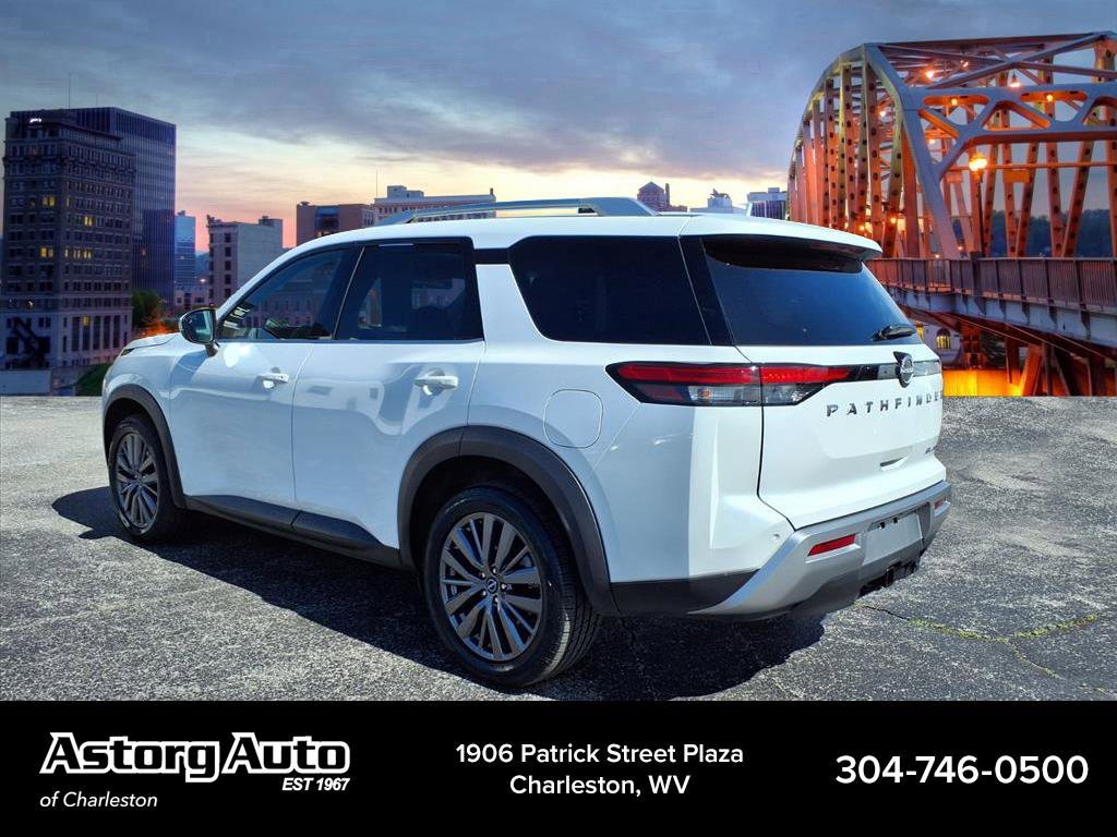 Used 2025 Everest White Pearl Tricoat Nissan SL image 5