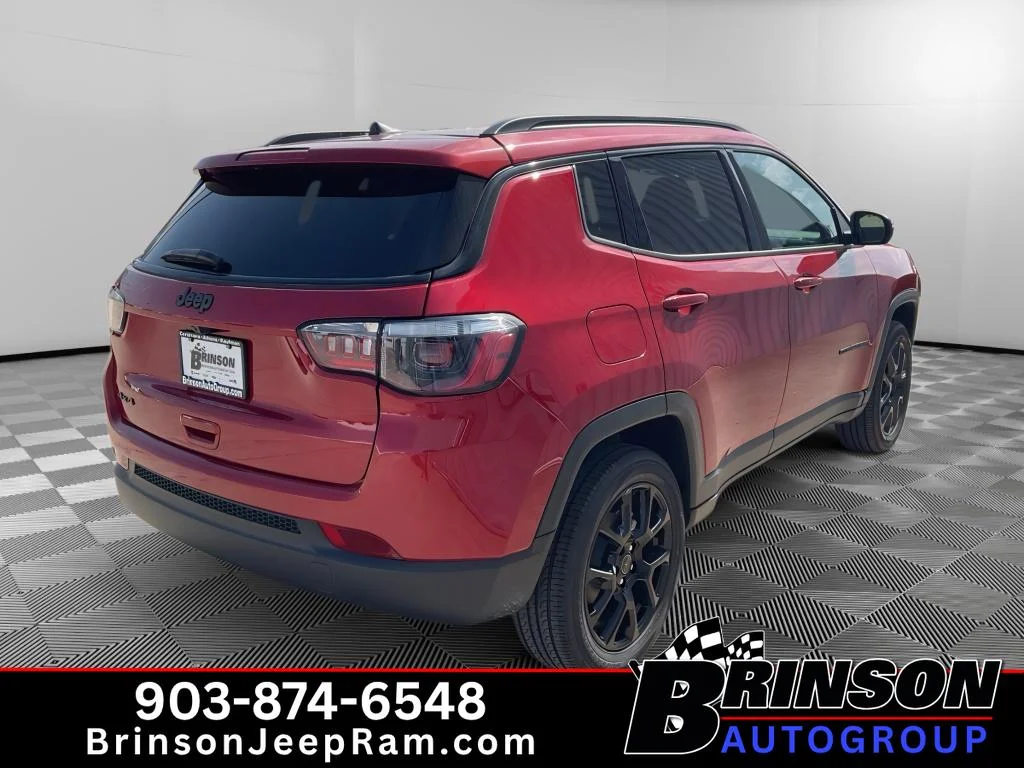 New 2026 Red Hot Pearlcoat Jeep Latitude Altitude image 5