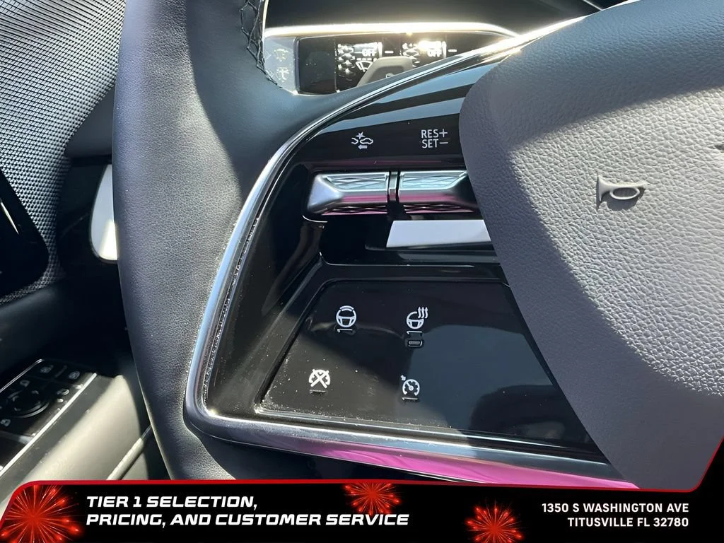 Used 2025 Crystal White Tricoat Cadillac Luxury 2 image 40
