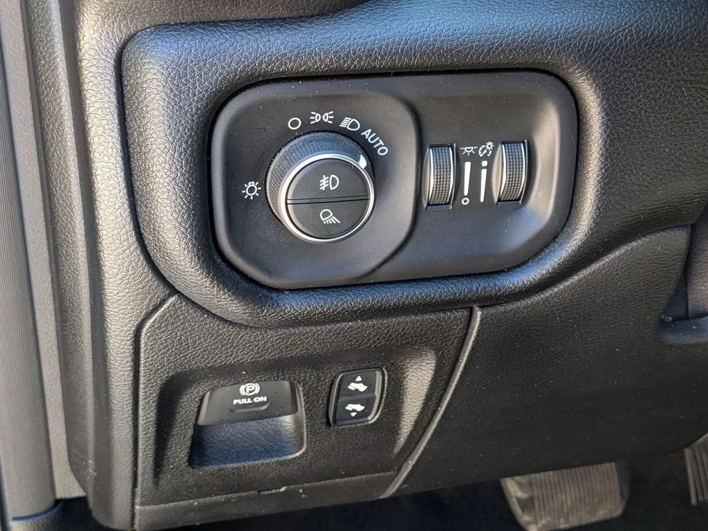 Used 2019 Silver Ram Big Horn/Lone Star image 14