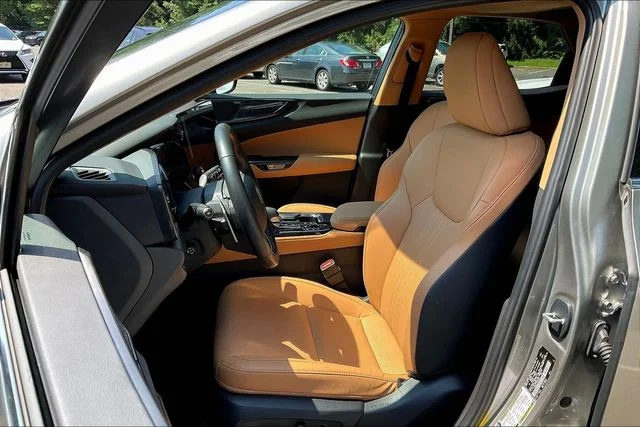 Used 2025  Lexus 350 Premium image 2