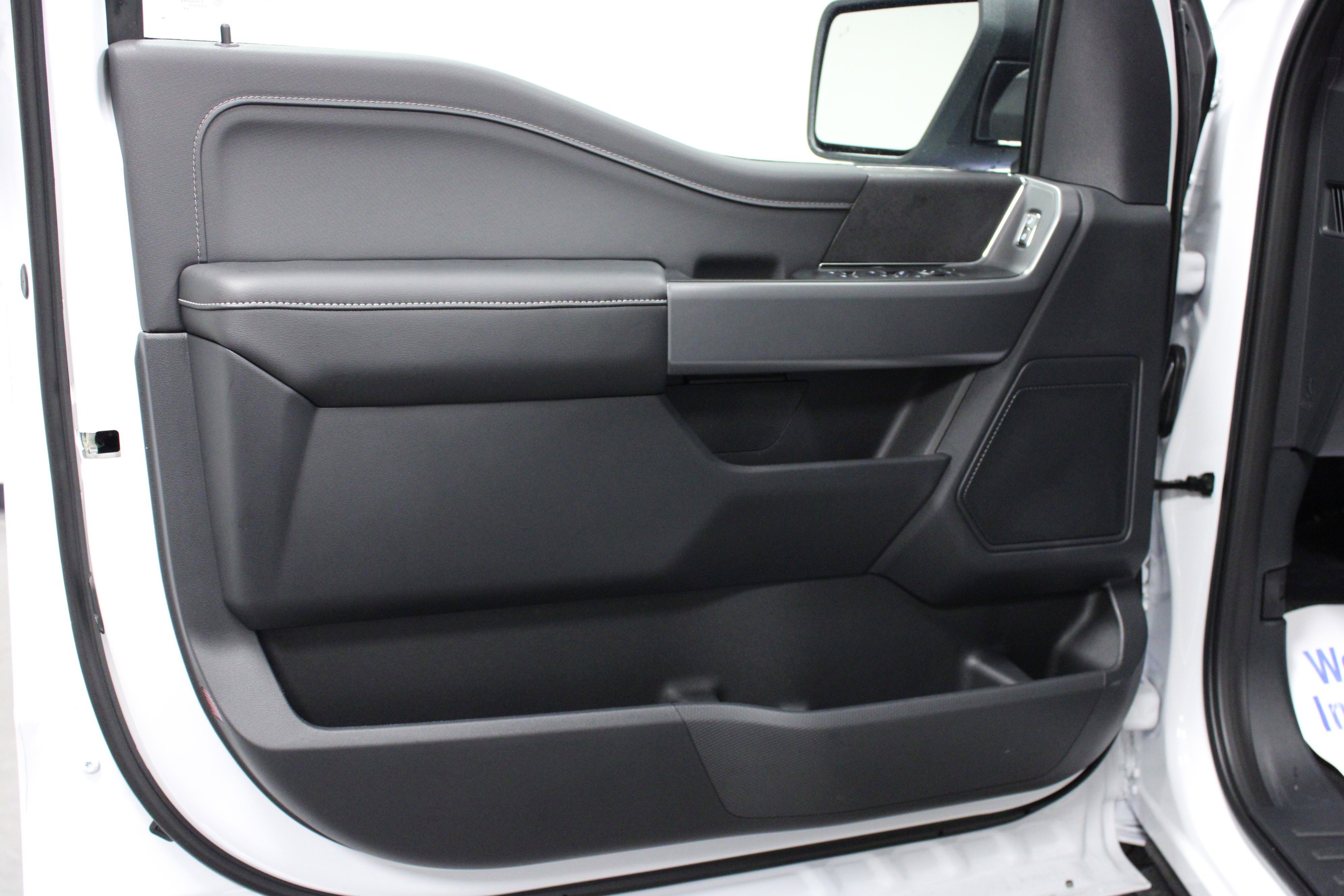 New 2026 Oxford White Ford XLT image 11