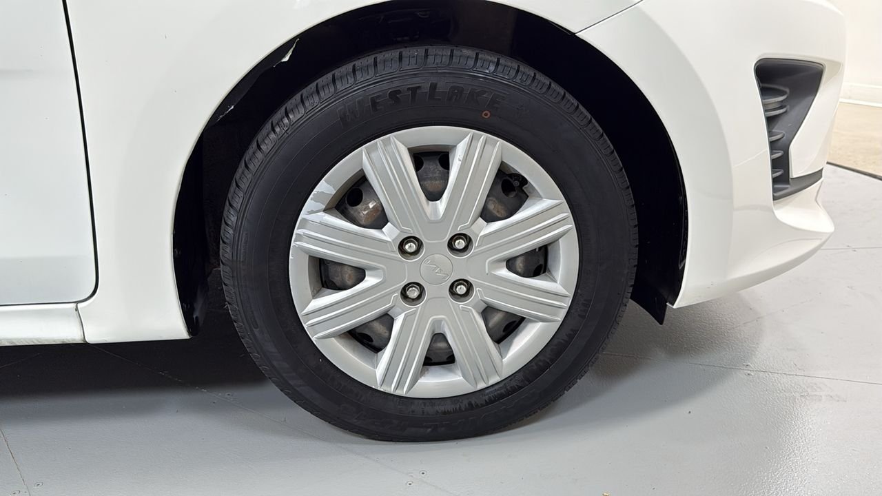 Used 2022 White Kia LX image 21