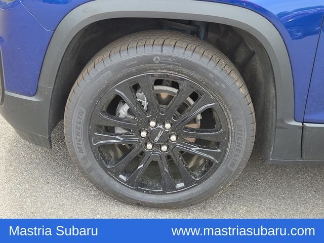 Used 2023 Blue Metallic GMC SLT image 33