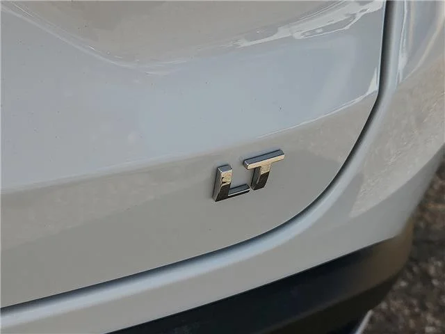 Used 2025 White Chevrolet LT Front-Wheel Drive image 8