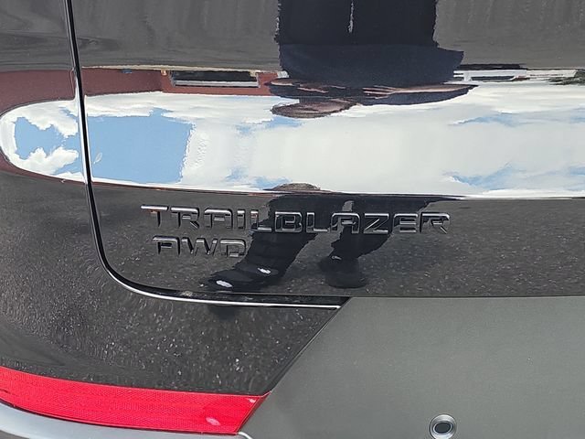 New 2026 Mosaic Black Metallic Chevrolet LT image 33
