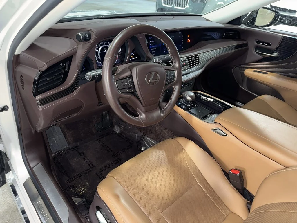 Used 2019 White Lexus 500 Base image 20