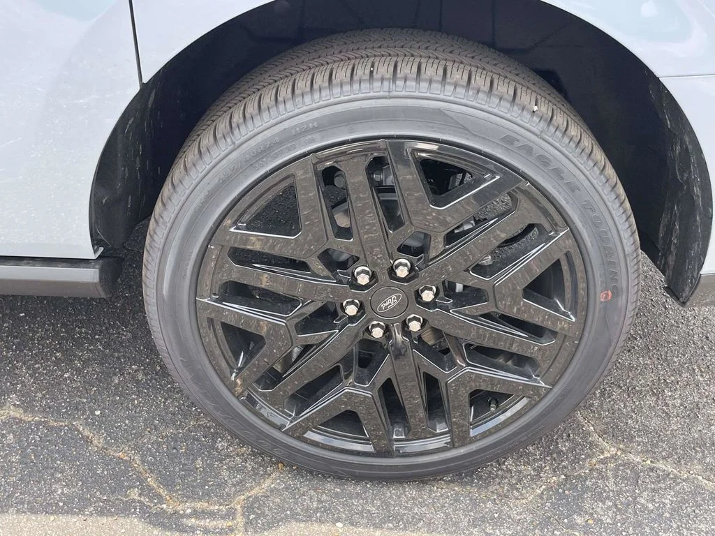 New 2027 Glacier Gray Metallic Tri-Coat Ford Platinum image 9