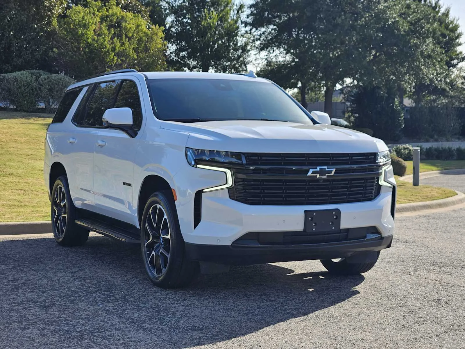 Used 2024 Summit White Chevrolet RST image 2