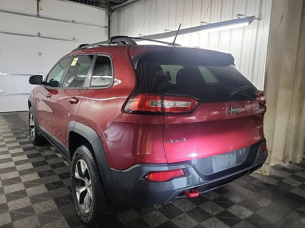 Used 2014 Red Jeep Trailhawk image 4
