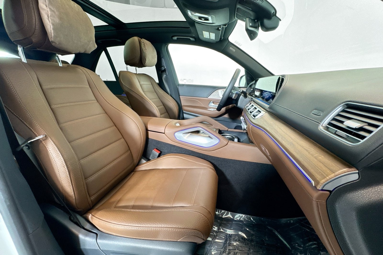 New 2026 MANUFAKTUR Moonlight White Metallic Mercedes-Benz GLE 450 image 26
