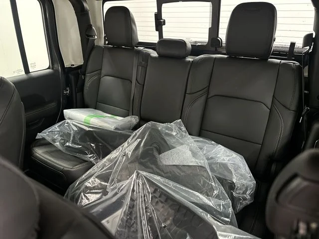 New 2026 Granite Crystal Metallic Clear-Coat Exterior Paint Jeep Sahara image 24