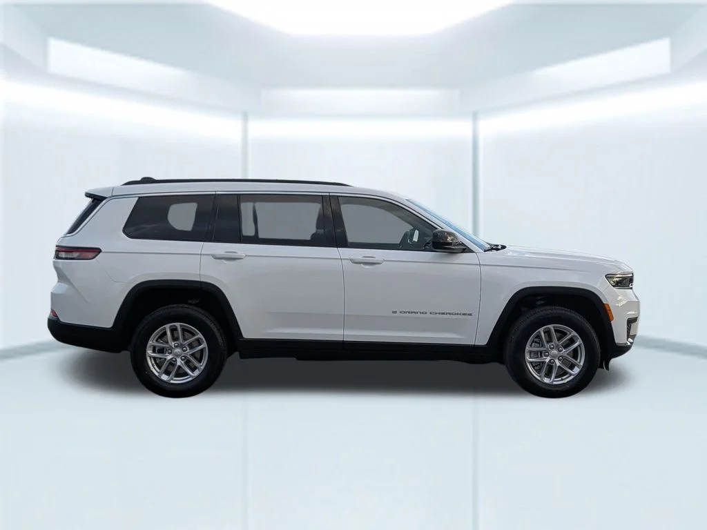 New 2025 White Jeep Laredo image 8