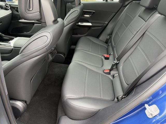 Used 2026 Starling Blue Metallic Mercedes-Benz GLC 300 image 31