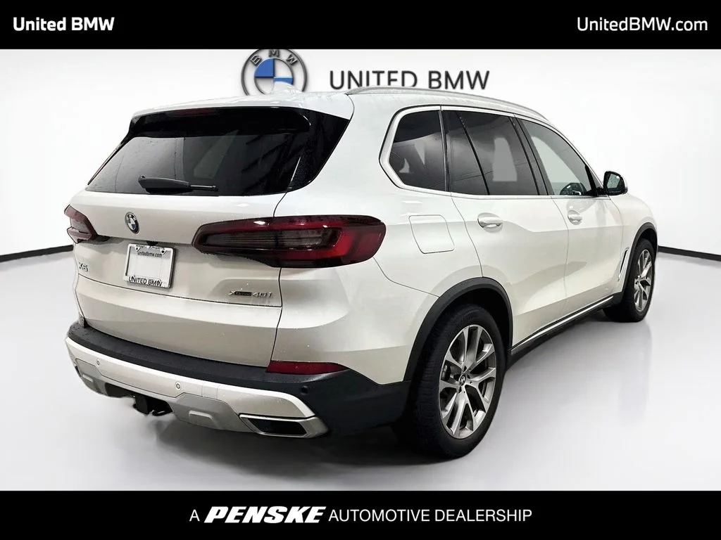Used 2021 Alpine White BMW xDrive40i image 5
