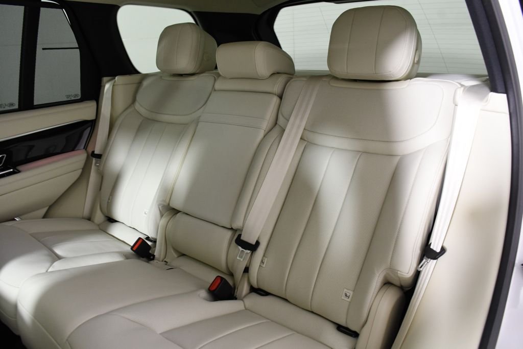 New 2026 Ostuni Pearl W Land Rover SE image 27