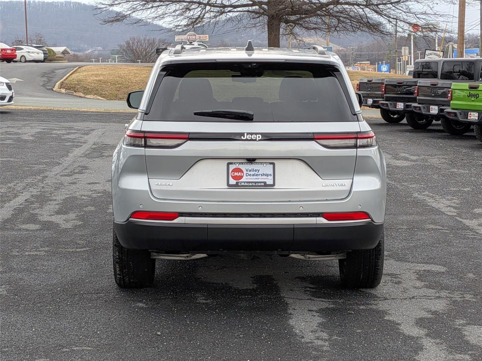 New 2026 Silver Zynith Exterior Paint Jeep Limited image 6
