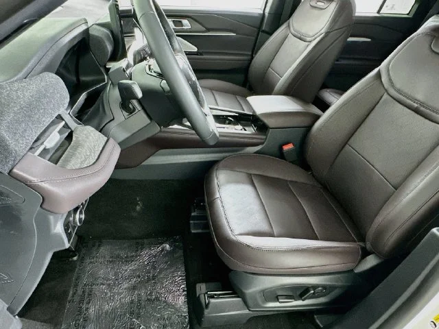 New 2026 White Ford Platinum image 9