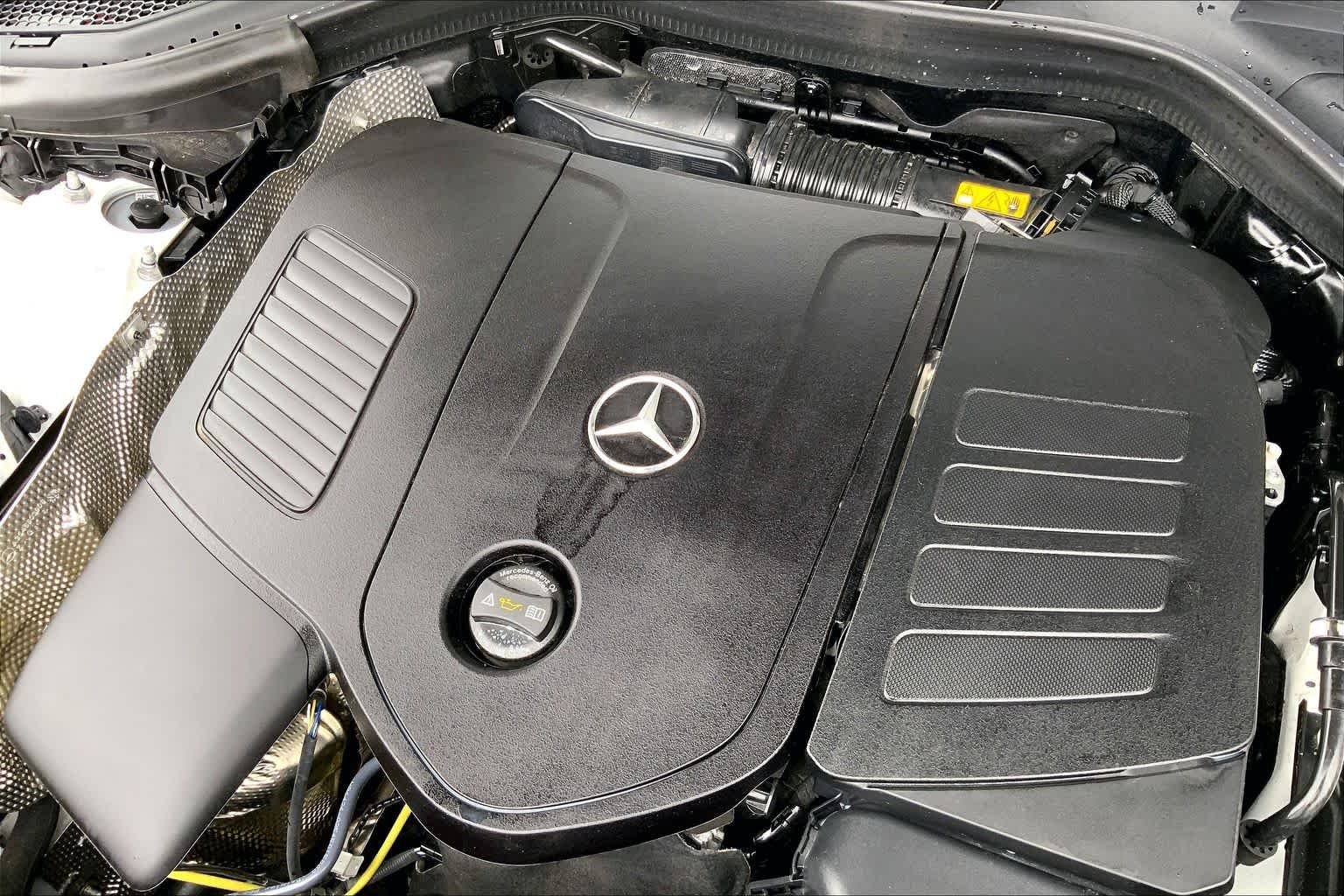 Certified Used 2025 Polar White Mercedes-Benz GLC 300 image 33