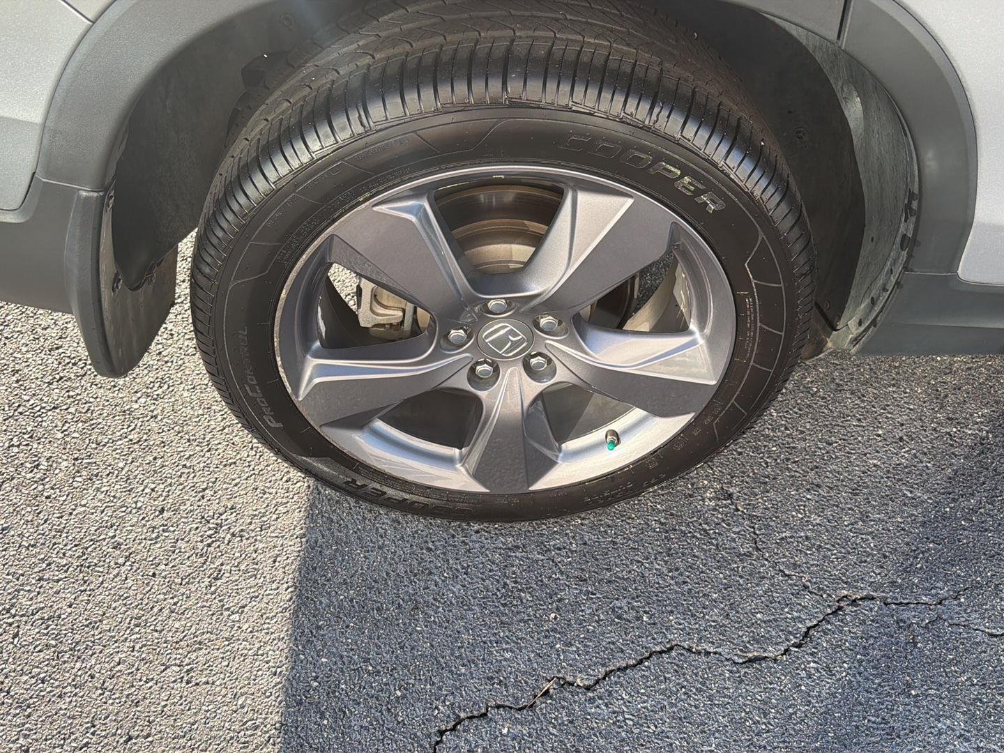 Used 2021 Lunar Silver Metallic Honda Touring image 40