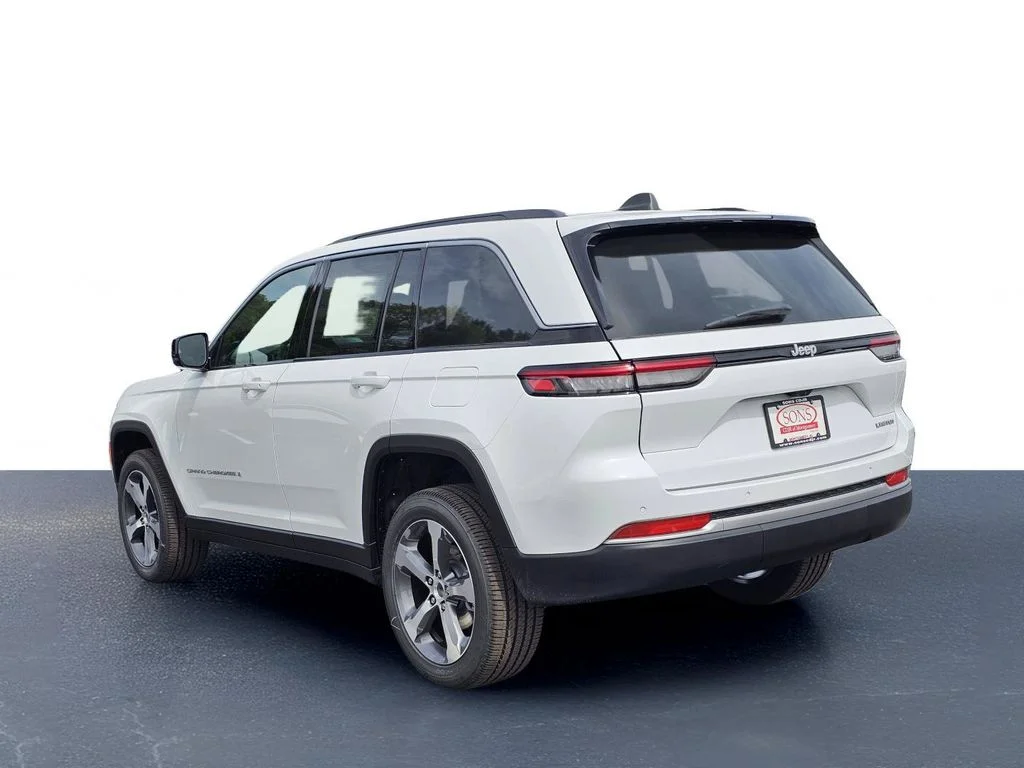 New 2026 Bright White Clear-Coat Exterior Paint Jeep Limited image 13