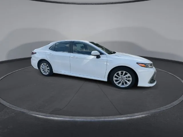 2024 Toyota Camry LE - Photo 9