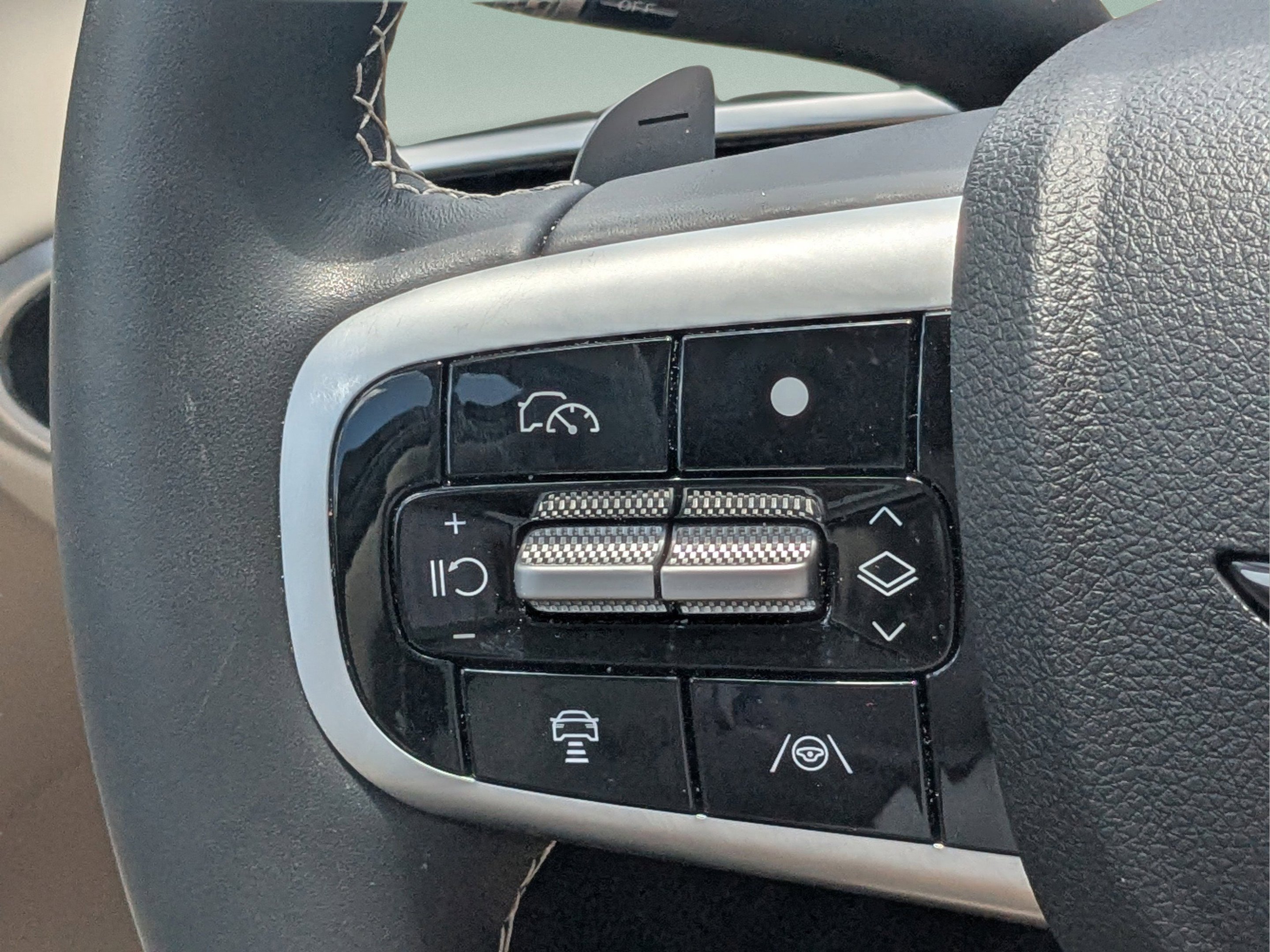 2026 GENESIS GV70 Standard - Photo 14