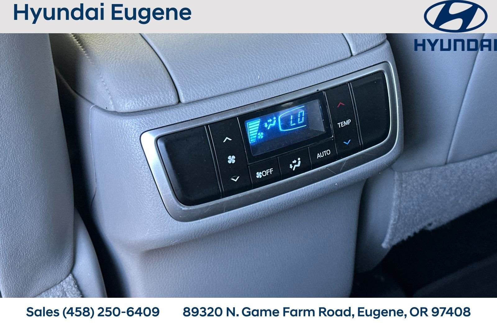 Used 2019 White Toyota XLE image 17