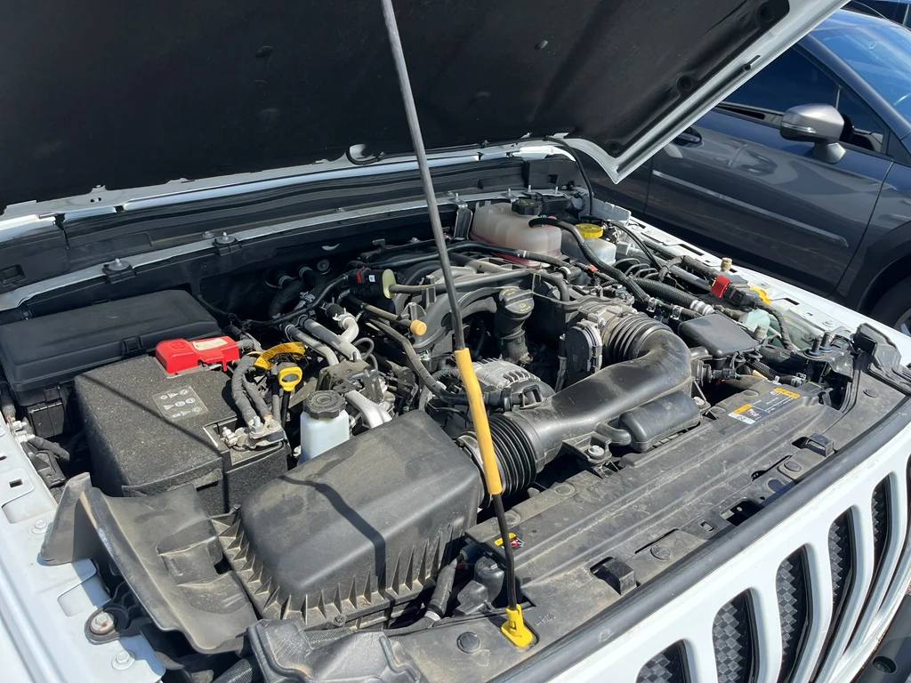 Used 2021 Bright White Clearcoat Jeep Unlimited Sahara Altitude image 14