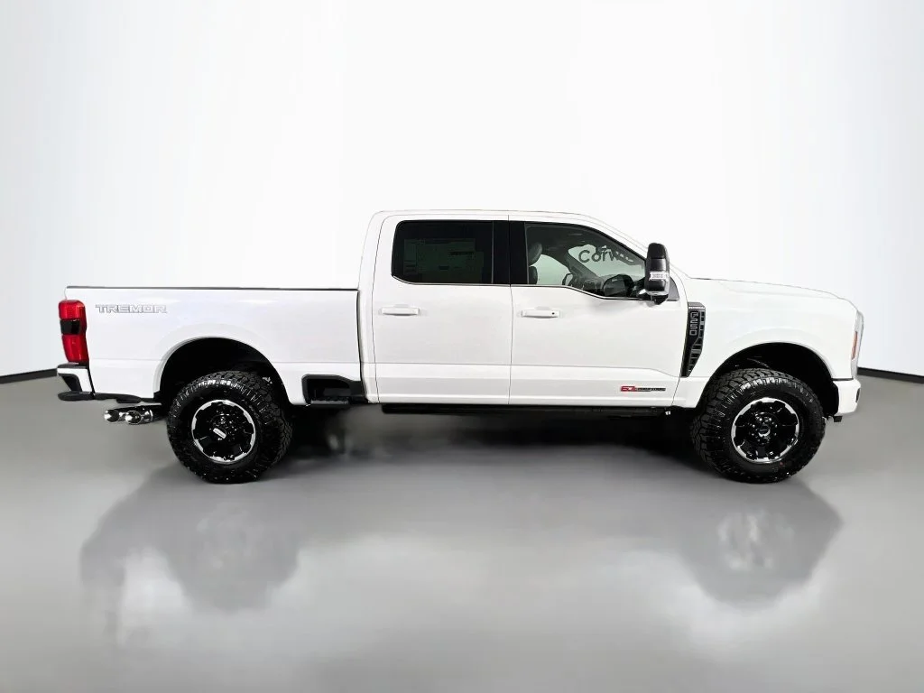 New 2027 Star White Metallic Tri-Coat Ford Platinum image 18