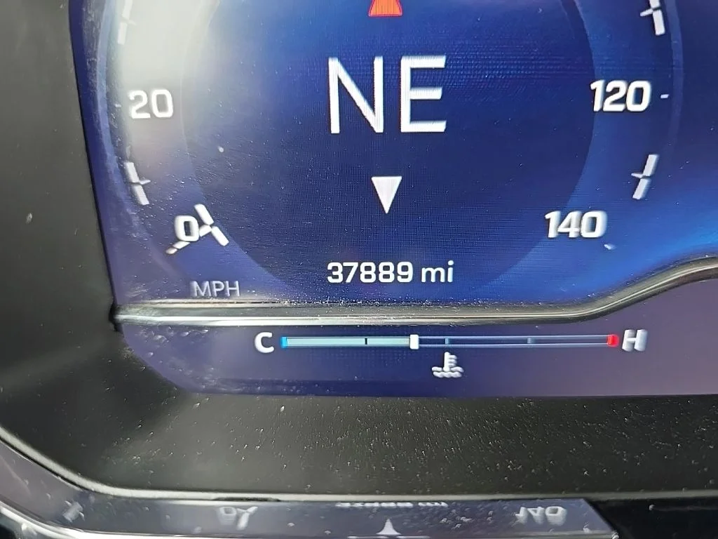Used 2024 Summit White Chevrolet LT image 9