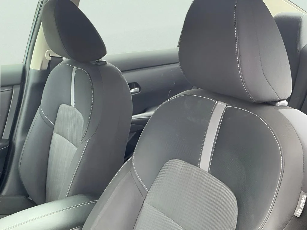Used 2022 Gray Nissan SV image 19