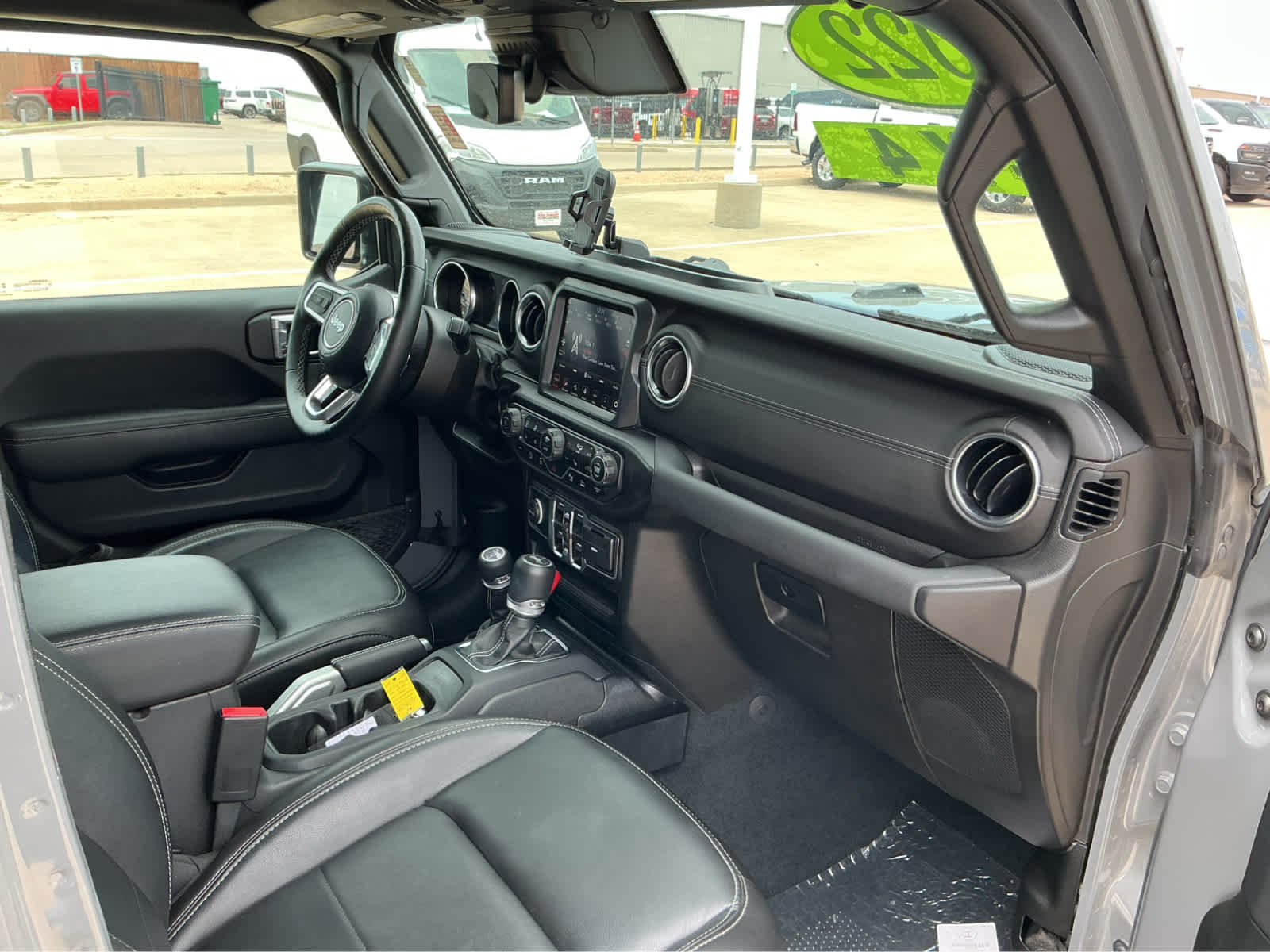 Used 2022 Sting-Gray Clearcoat Jeep Unlimited Sahara image 21