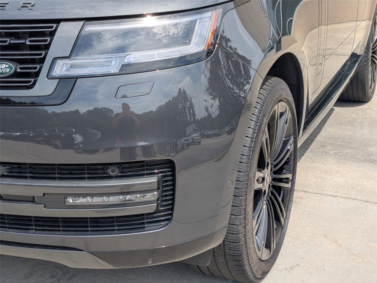 Used 2025 Carpathian Grey Premium Metallic Land Rover SE image 9