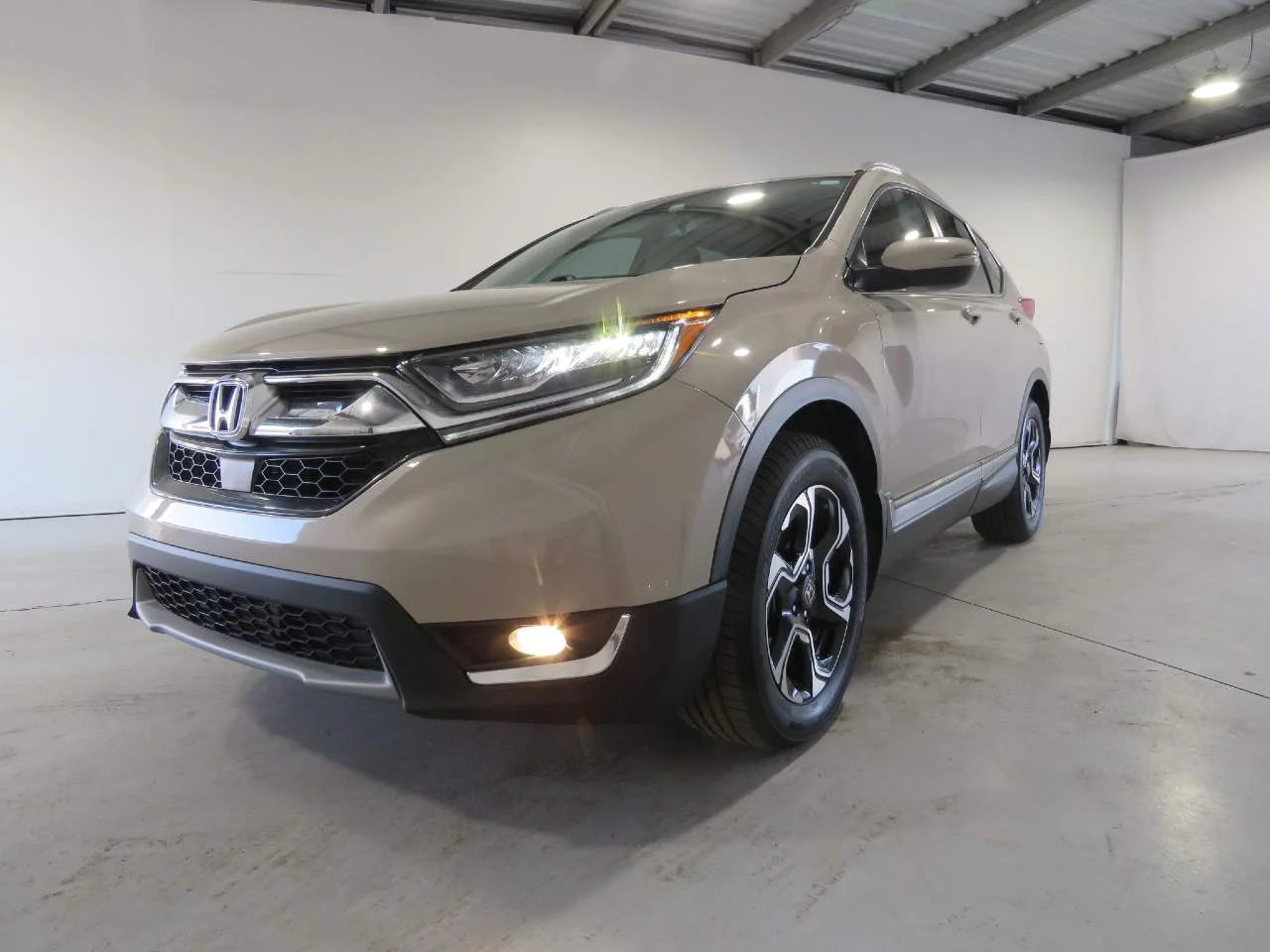Used 2018 Sandstorm Metallic Honda Touring image 1