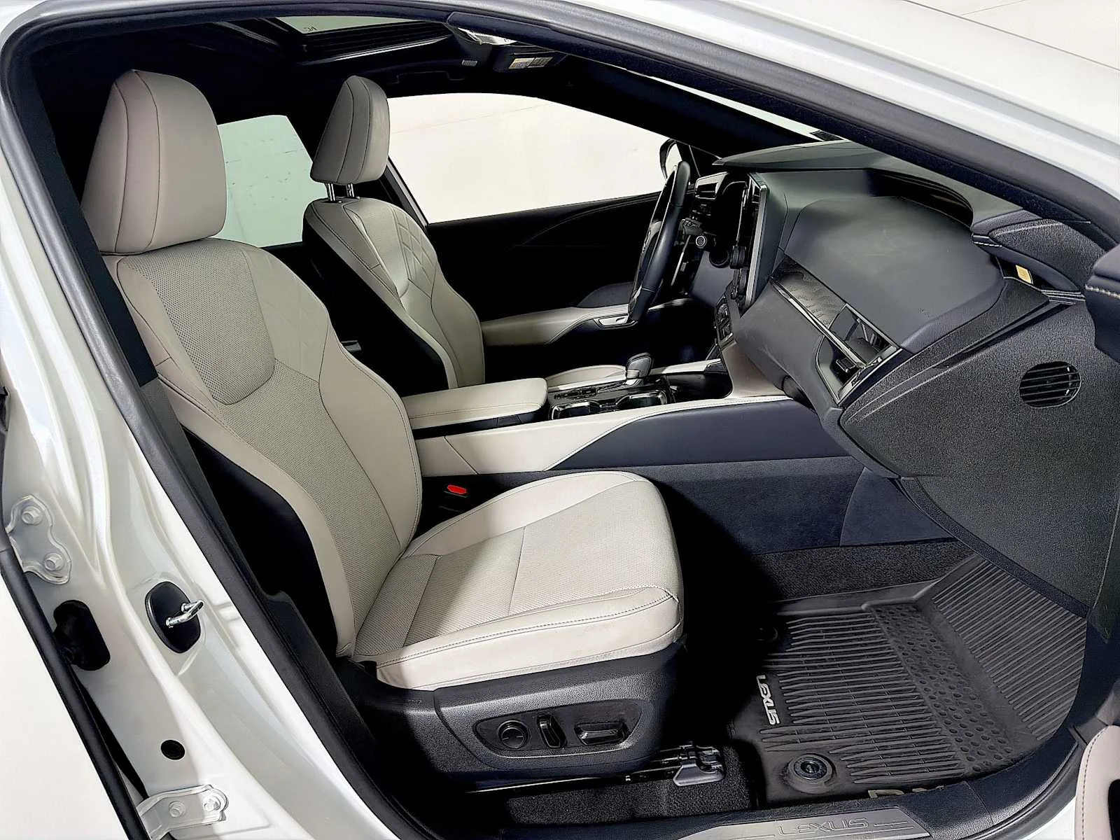 Used 2023 Eminent White Pearl Lexus Premium image 23